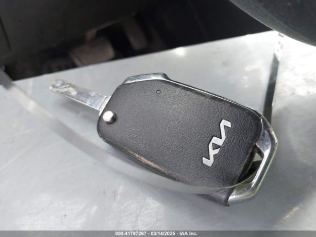 3KPF24AD8NE434985 KIA Forte Lxs