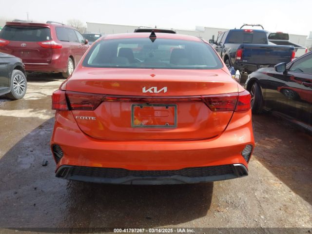 3KPF24AD8NE434985 KIA Forte Lxs