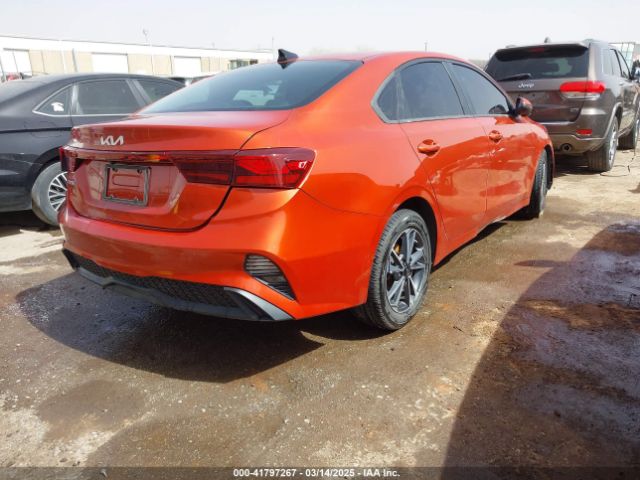 3KPF24AD8NE434985 KIA Forte Lxs