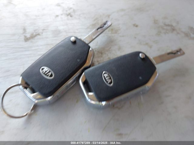 3KPF24AD8KE077769 KIA Forte Lxs