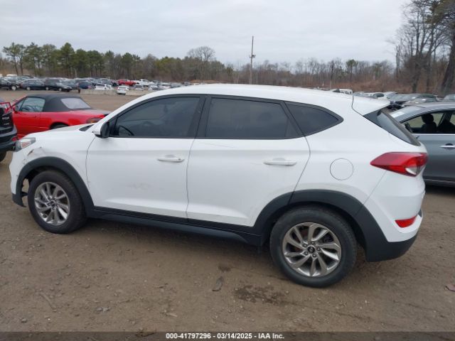 KM8J2CA49JU662845 Hyundai TUCSON SE