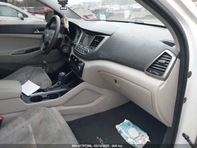 KM8J2CA49JU662845 Hyundai TUCSON SE