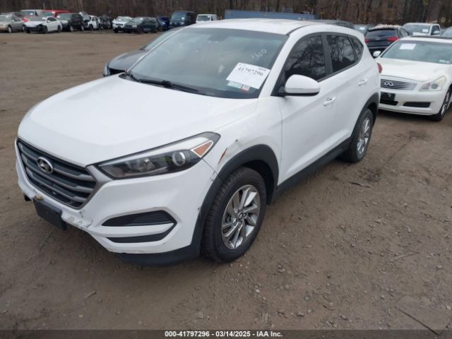 KM8J2CA49JU662845 Hyundai TUCSON SE