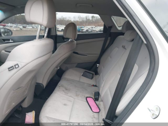 KM8J2CA49JU662845 Hyundai TUCSON SE
