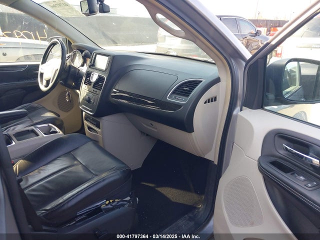 2C4RC1GG6ER234356 Chrysler Town & Country Limited