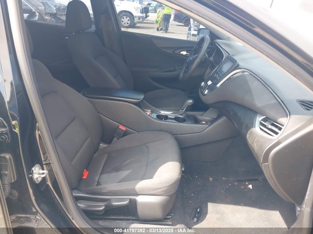 1G1ZB5STXJF242615 Chevrolet Malibu 1ls