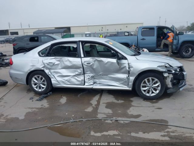 1VWAA7A37JC015921 Volkswagen Passat 2.0t R-line/2.0t S