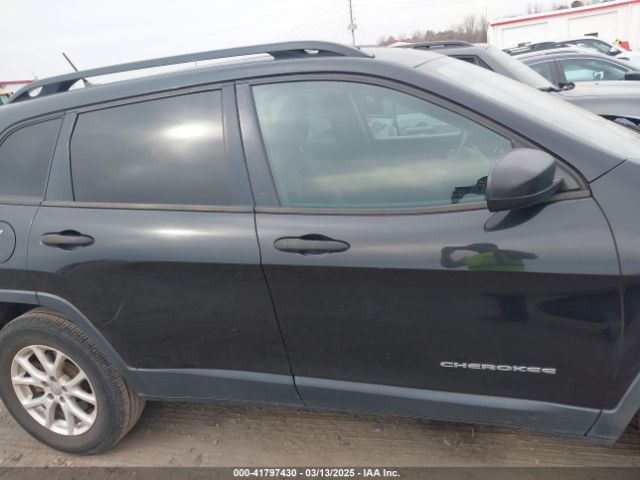 1C4PJMAS8GW220688 Jeep Cherokee Sport
