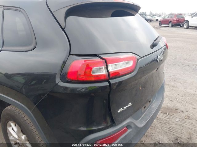 1C4PJMAS8GW220688 Jeep Cherokee Sport