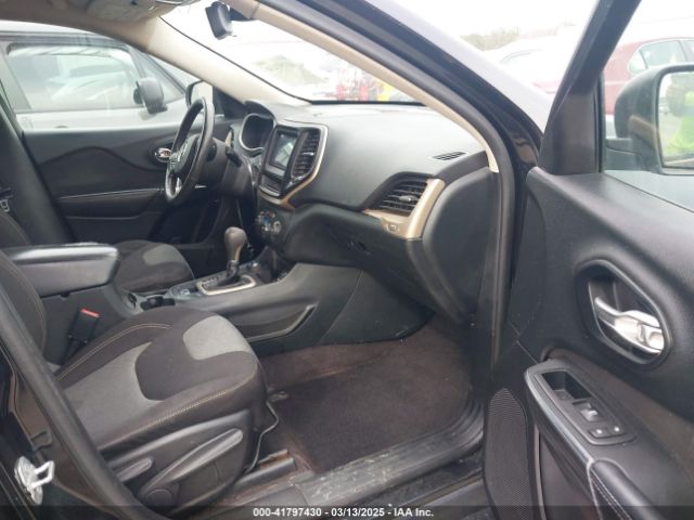 1C4PJMAS8GW220688 Jeep Cherokee Sport