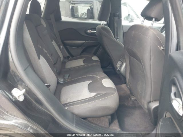 1C4PJMAS8GW220688 Jeep Cherokee Sport