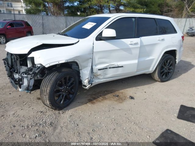 1C4RJFAG8JC500877 Jeep Grand Cherokee Altitude 4x4