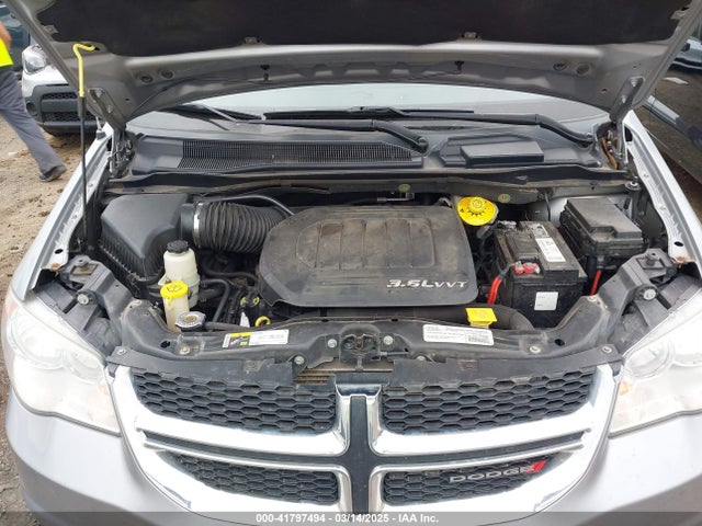 2C4RDGBG1FR658004 Dodge Grand Caravan Se
