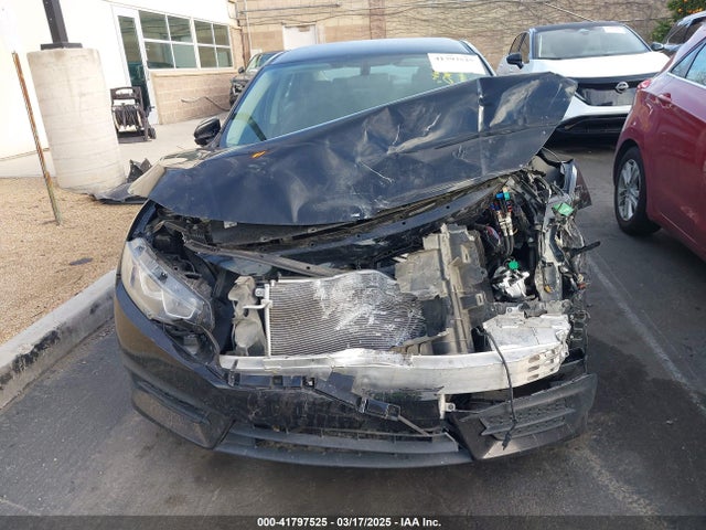 2HGFC2F58JH562713 Honda Civic Lx