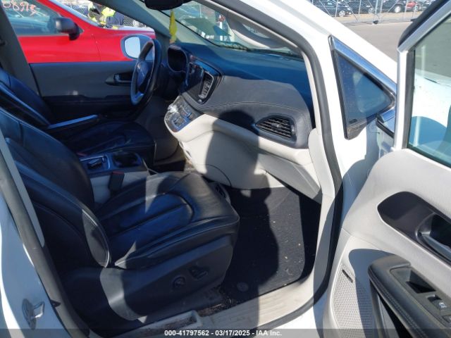 2018 CHRYSLER PACIFICA HYBRID 2C4RC1N70JR112024 Photo 4