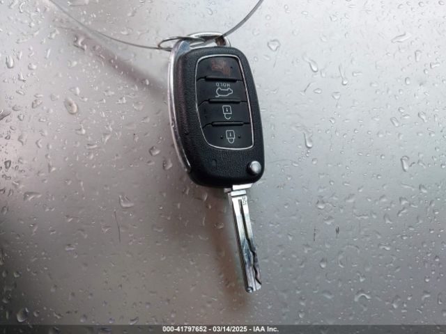 KM8J23A47HU420632 Hyundai TUCSON SE