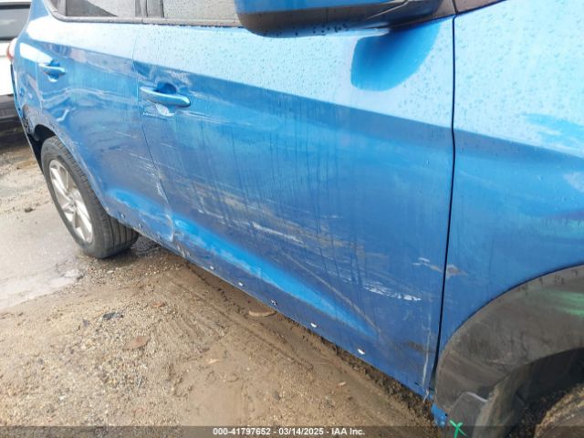 KM8J23A47HU420632 Hyundai TUCSON SE