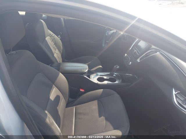 1G1ZD5ST4JF122013 Chevrolet MALIBU LT