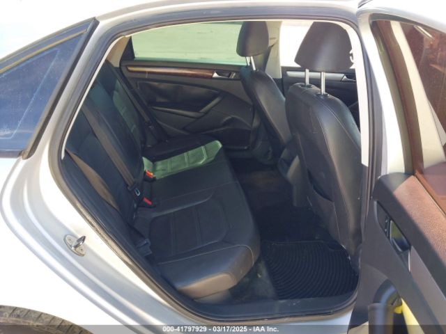 1VWAT7A32EC120334 Volkswagen Passat 1.8t Wolfsburg Edition