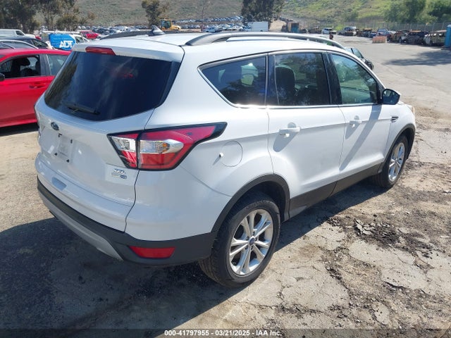 1FMCU9HD2JUB73344 Ford ESCAPE SEL