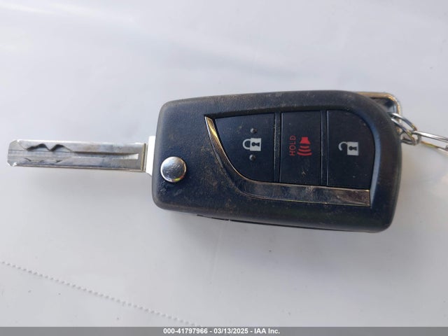 2T3F1RFV0NW283419 Toyota RAV4 LE