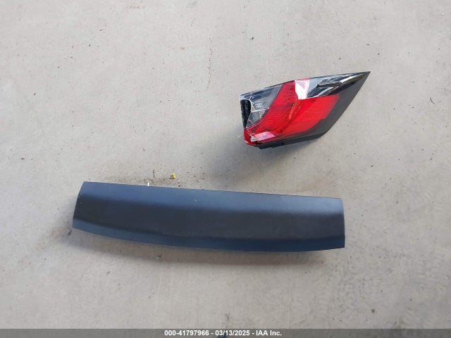 2T3F1RFV0NW283419 Toyota RAV4 LE
