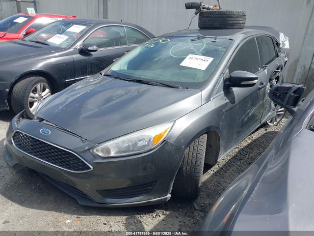 Ford FOCUS SE 2017 1FADP3F25HL315545 Image 2