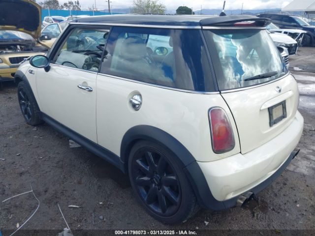 2004 MINI COOPER S WMWRE33474TD75980 Photo 2