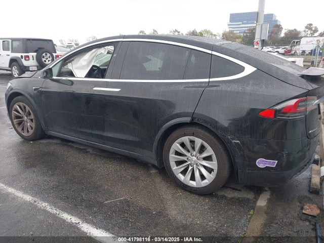 2018 TESLA MODEL X 5YJXCBE25JF117801 Photo 2