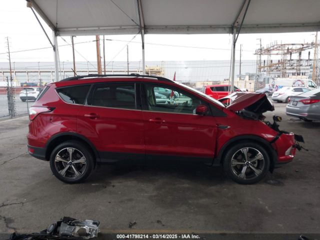1FMCU0HD7JUA86051 Ford ESCAPE SEL