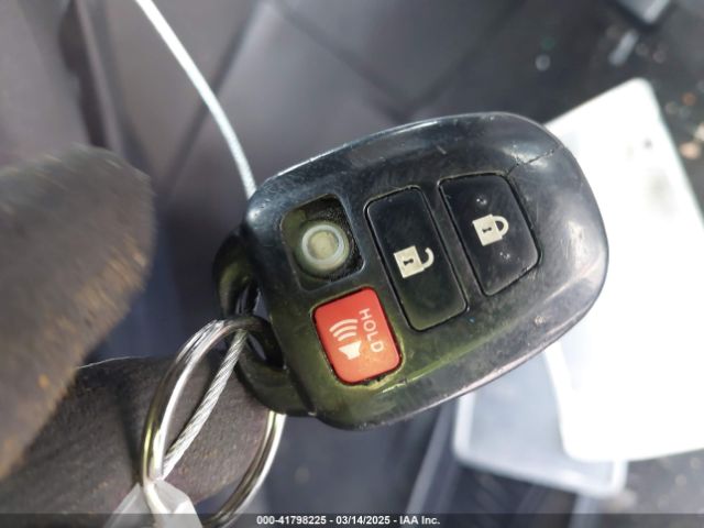 5YFBURHE6HP658876 Toyota COROLLA LE