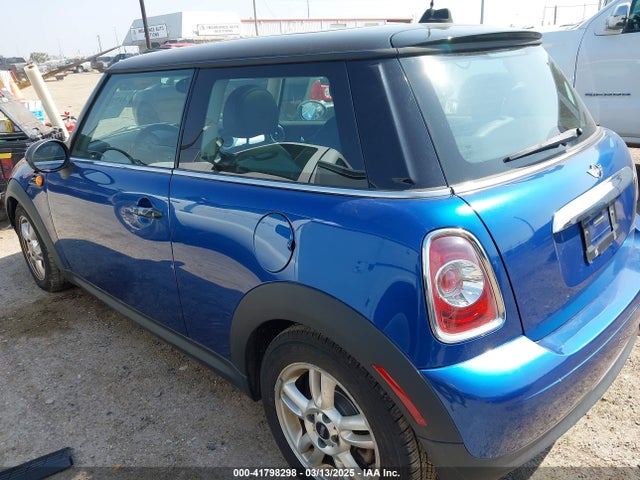 2012 MINI COOPER WMWSU3C59CT541411 Photo 2