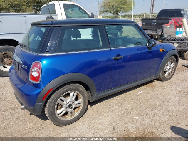 2012 MINI COOPER WMWSU3C59CT541411 Photo 3