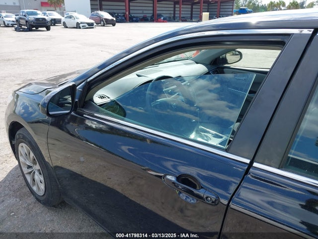 4T1BF1FK8HU412933 Toyota CAMRY LE