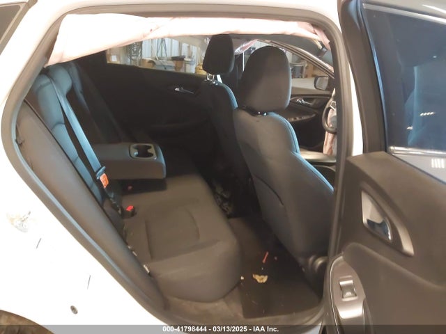 1G1ZE5ST1HF104821 Chevrolet MALIBU 1LT