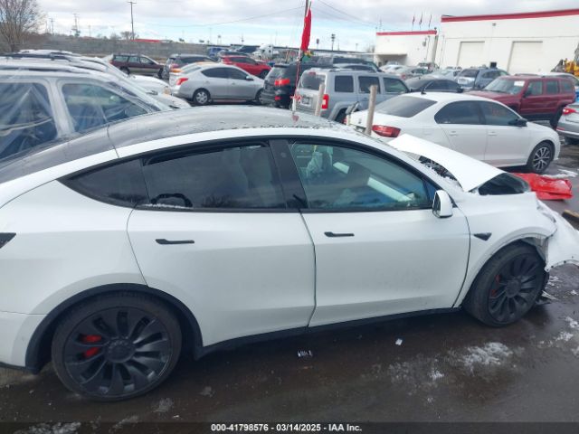 7SAYGDEF3NF488598 Tesla Model Y