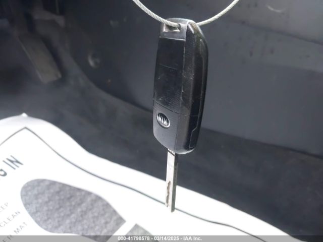 3KPA24AB4KE177733 KIA RIO S