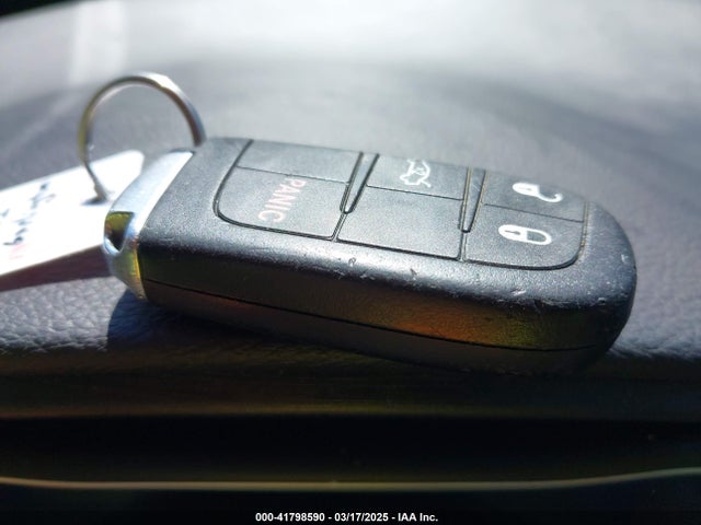 Chrysler 200 Limited 2015 1C3CCCABXFN662545 Image 11