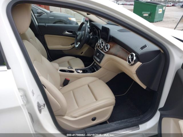 2019 MERCEDES-BENZ GLA 250 WDCTG4GB5KU019088 Photo 4