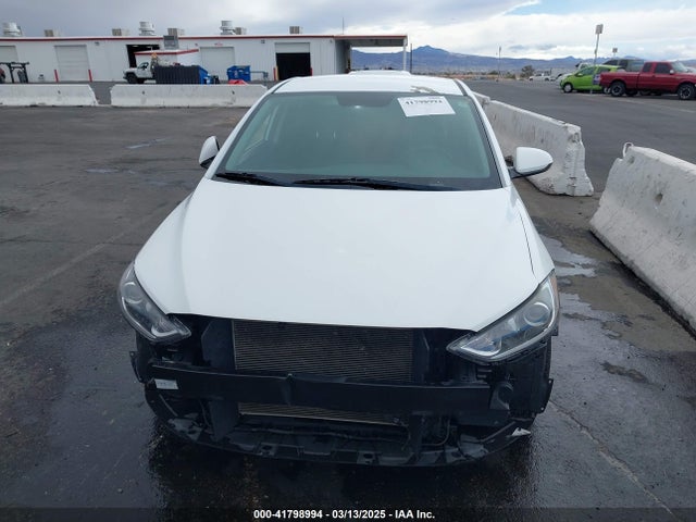 5NPD84LF4JH318158 Hyundai ELANTRA SEL
