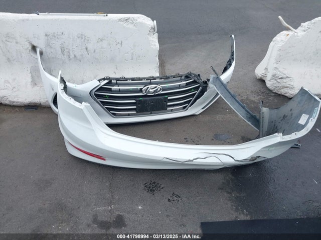 5NPD84LF4JH318158 Hyundai ELANTRA SEL