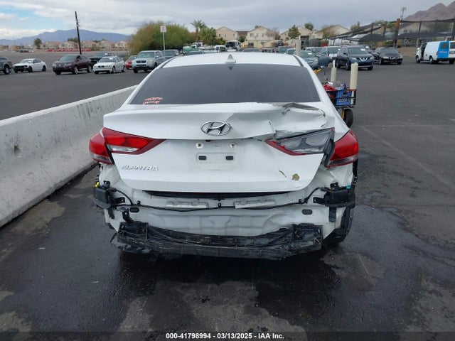 5NPD84LF4JH318158 Hyundai ELANTRA SEL