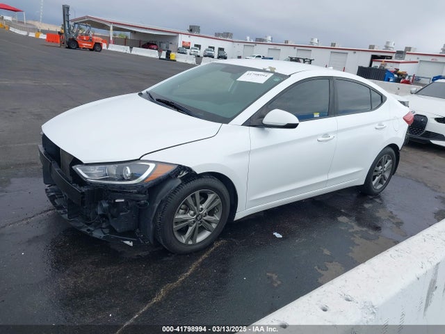 5NPD84LF4JH318158 Hyundai ELANTRA SEL