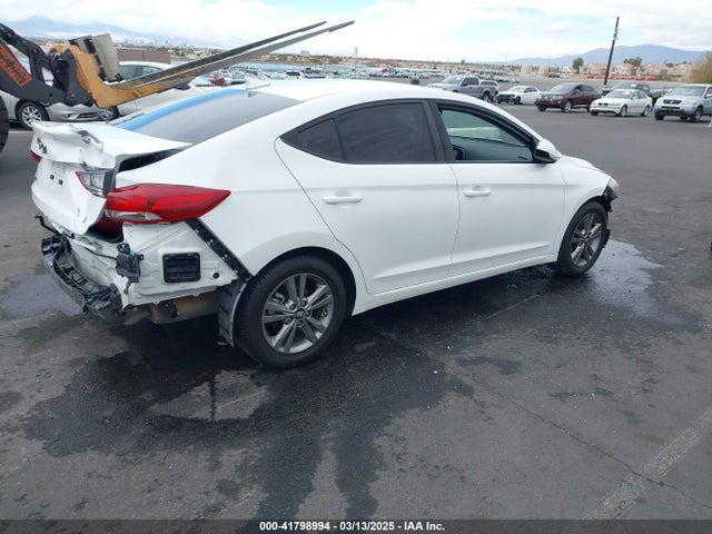 5NPD84LF4JH318158 Hyundai ELANTRA SEL