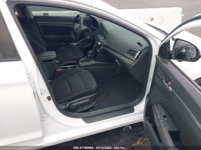 5NPD84LF4JH318158 Hyundai ELANTRA SEL