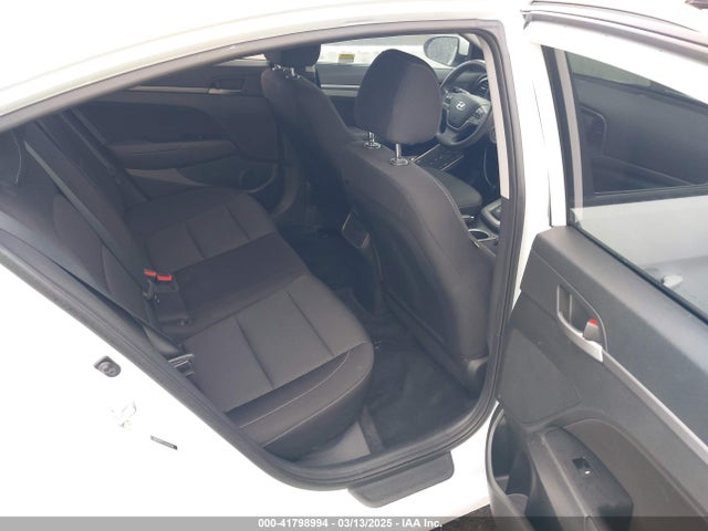 5NPD84LF4JH318158 Hyundai ELANTRA SEL