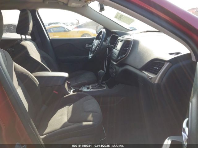 1C4PJLCS6GW256418 Jeep Cherokee Latitude