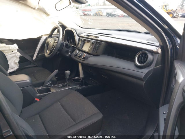 JTMZFREV4HJ126009 Toyota RAV4 LE
