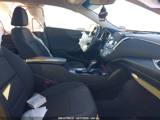 1G1ZD5ST0NF160778 Chevrolet Malibu Fwd Lt