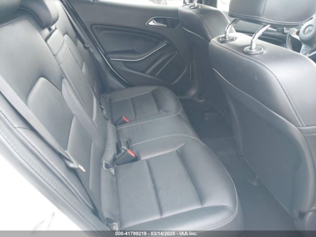 WDCTG4EBXJJ491239 Mercedes-Benz GLA 250